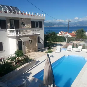 apartments-jobst-trogir.hotels-in-trogir.com/