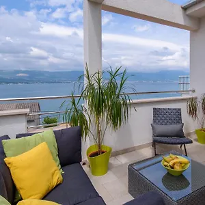 apartments-salona.hotels-in-trogir.com/